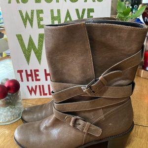 Beautiful Stuart weitzman boots size 10 the highest quality leather brown color